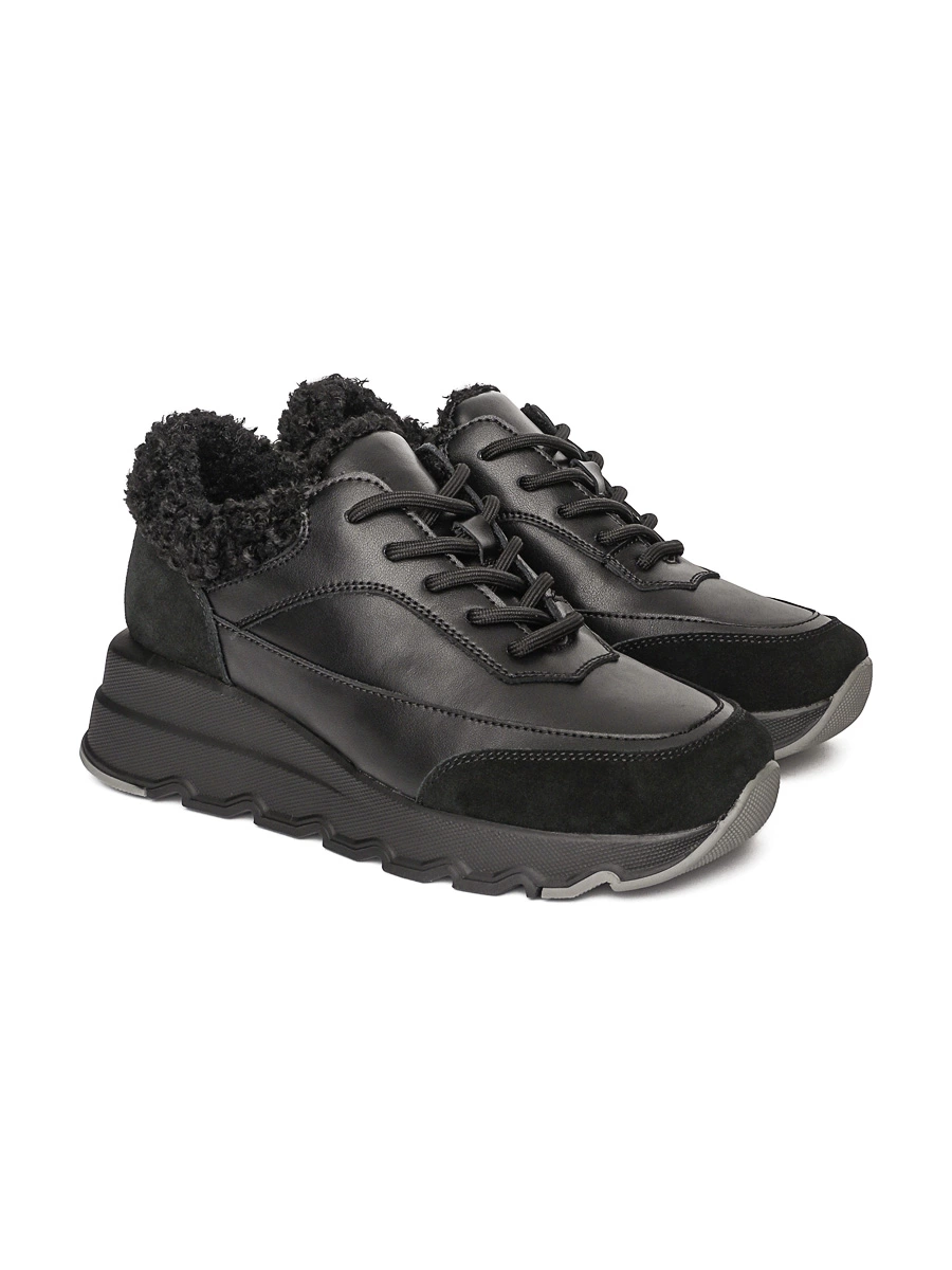 Ботинки короткие  черного цвета со шнуровкой